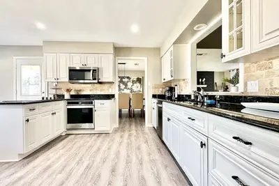 Image de Spacious & Central Family Home (Pet-Friendly! )