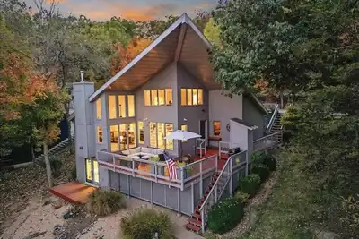 Image de Stunning Spacious Lakefront House! Boat Dock, Evening Shade on Deck. Off Hwy Kk & 22mm