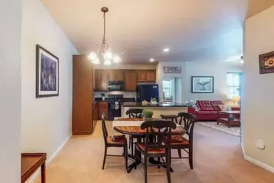 Image de Spacious, Bright Condo is Perfect for the Family