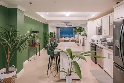 Jungle Oasis: Sea&City Views W\/pool & Ruby Sunsets