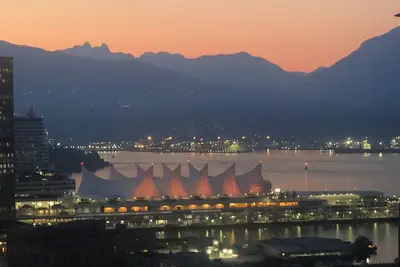 Image de 2 bedroom/bath sleeps 4, panoramic ocean view downtown 2 minute walk World Cup