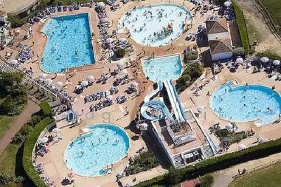 Image de Appartement duplex de charme, 6 personnes, vue mer, accès gratuit parc aquatique