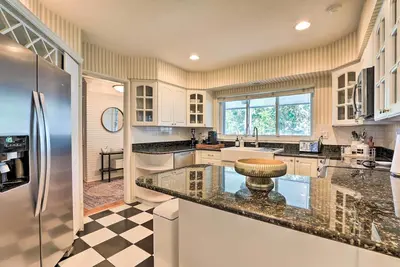Image de Sarasota Vacation Rental w/ Pool & Game Room!
