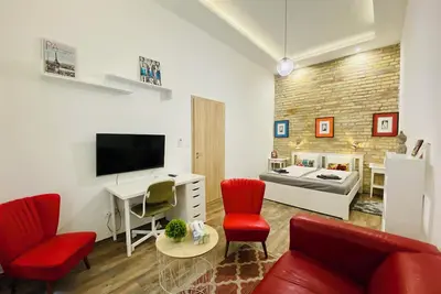 Image de Peaceful central studio with A/C - Brick House