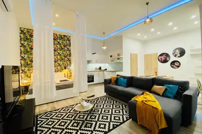 Image de Chic Luxury Central Studio with A/C - Tropical House