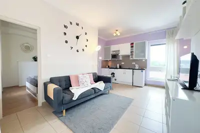 Image de Cozy 1br Apartment with City Skyline View and A/C - Purple Skyline House
