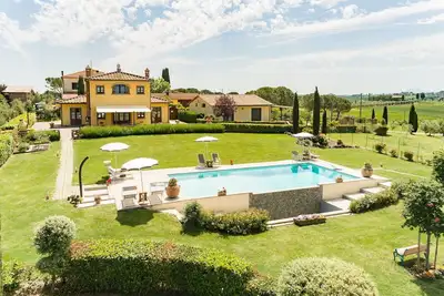 Image de Villa à Creti avec 4 chambres à coucher, 8 couchages