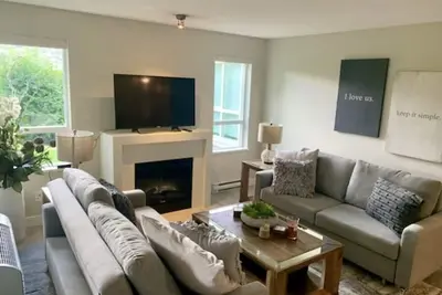 Image de Downtown Condo w/ - 5 minute walk to the beach!