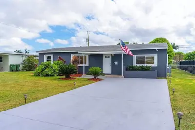 Image de Centrally located Family-business Home