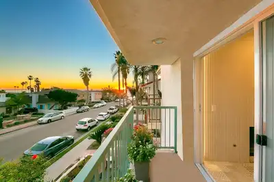 Image de Windansea Luxury Beach Home - Spa, Ac, Walk to Beach, Garage & Fast WiFi!