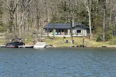 Image de Rustic, yet Upgraded Cabin on Stunning, Level Lakefront Lot with Long Lake Views