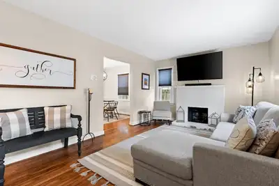 Image de Isla's Landing - Charming Historic 1940s Home
