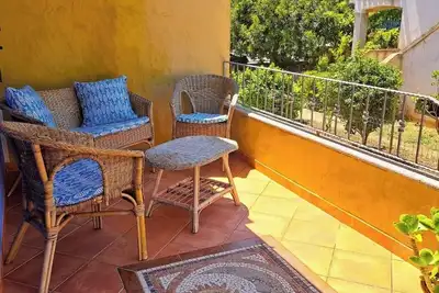Image de Bel appartement avec 3 terrasses! A 5 minutes à pied de la plage, WiFi A/C