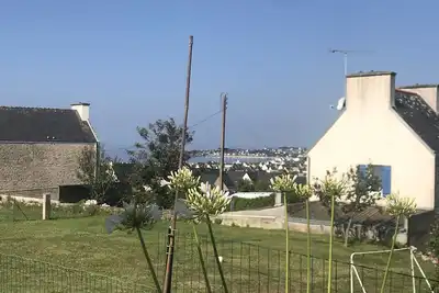 Maison en impasse avec vue mer, idéale pour les familles située à Plouhinec