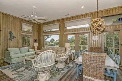 Image de Stunning Views of the 9th fairway Bald Head Island; porches and decks to take in the views