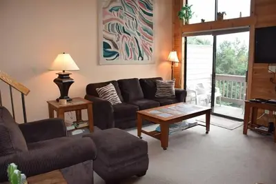 Image de Seven Springs Sunridge 2 Bedroom Standard Condo - Ski-In/Out! by RedAwning