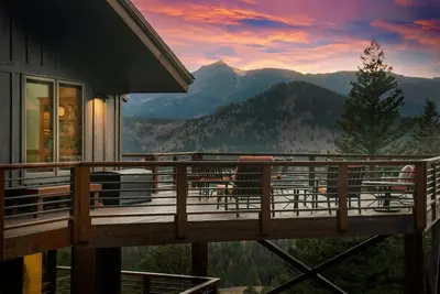 Image de Moose Den Luxury Vacation Home at Windcliff by RedAwning