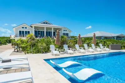 Image de Villa Coral, Beachfront w\/ Pool - Newly Built Designer Home