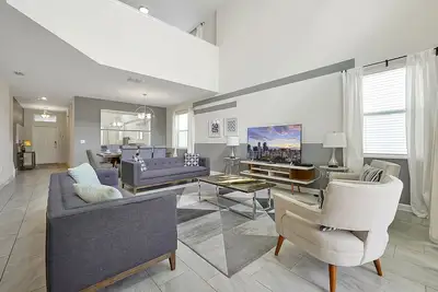 Image de 5 Bed in Champions Gate, Modern Decor, Kid Themed Rooms, Game Room, Bbq Grill, Gated Resort!