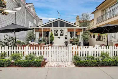 Image de Quintessential Balboa Island Beach Cottage