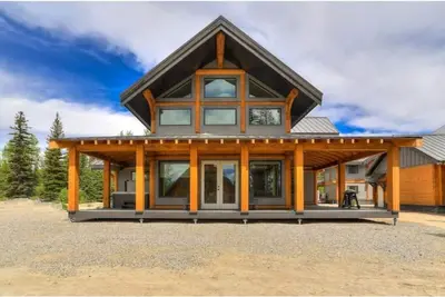 Image de Waterfront Kelowna Cabin #3 with hot tub sleeps 12