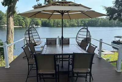 Image de Lakefront Cottage on Beach Pond with unbelievable views!