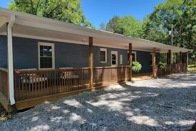 Image de Newly renovated, charming brick home set on 45 acres with pond and hiking trails