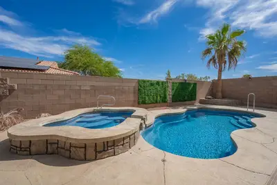 Image de Mohave Desert Pool Home