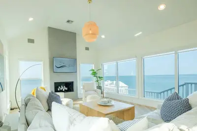 Image de Bayfront Beauty: Luxury, Hot Tub & Bar, Pets, Fish