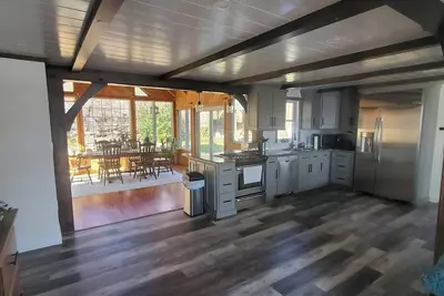 Image de Beautiful cottage with valley views, firepit, private back yard