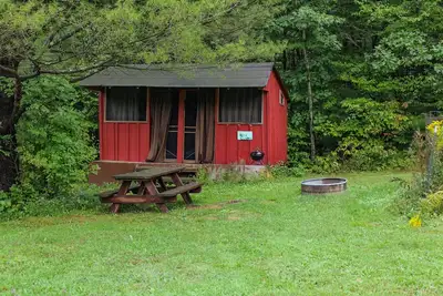 Image de White Pine Rustic Cabin