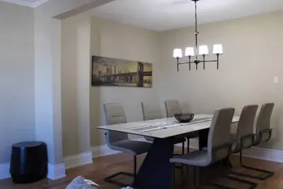 Image de Newly Renovated 2 Bdrm. Wifi, Laundry & Parking