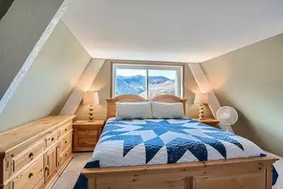 Image de Cabin in the Woods with Hot Tub, Incredible Views, Fireplace, Foosball, Fire Pit