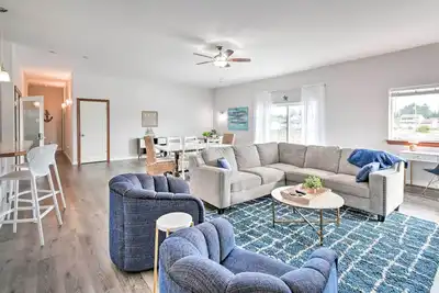 Image de Swim, Hike & Fish: Canalfront Gem in Ocean Shores
