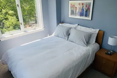 Image de Sun filled condo. Water, dune & monument views, quiet respite, private parking! !