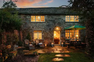 Image de Bridge End Cottage - Riverside, Hot Tub, Sleeps 8