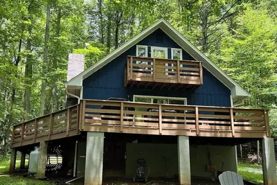 Image de Wilderness Way Cabin · Pet friendly Cabin & Hot Tub near Boone & Parkway
