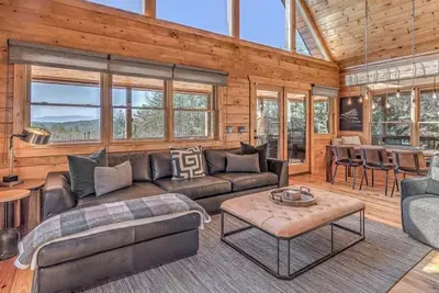 Image de Tranquility Ranch - Hot Tub | Pool Table | Fire Pit in Private Yard