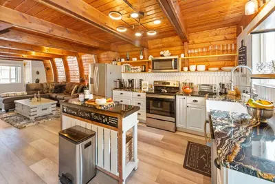 Image de Chalet in the Woods with a Game Room & Pet Friendly!