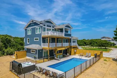 Image de Aquarius - beautiful 6 bed room home w/Private Pool & Pickleball court!
