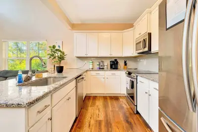 Image de City Side Homes with a hot tub & game room!