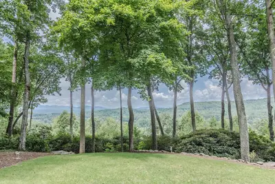 Image de Tranquility in the Mountains with Views Galore!