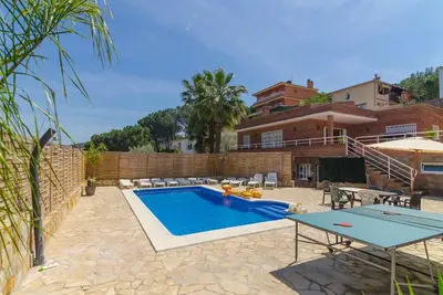 Image de Club Villamar - Villa de vacances individuelle meublée dans un style espagnol avec une piscine pr. . .