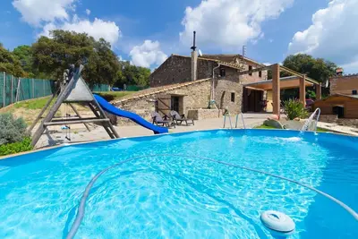 Club Villamar - Masia Can Vilar de 500 ans, restaurée pour un séjour très confortable, mais en co. . .
