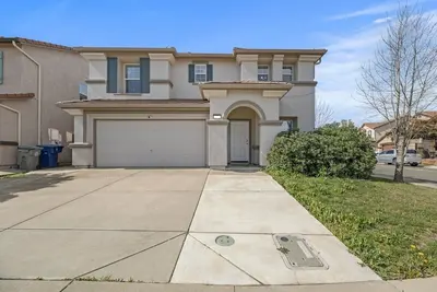 Image de Peaceful house next to the park - close to airport