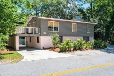 Image de Fully Fenced and Pet Friendly Folly Vacation Cottage 317 East