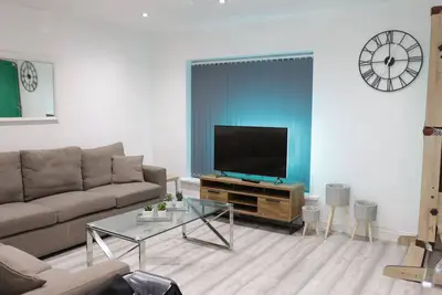 Image de Large Modern 5 Bed Town House Within Birmingham City Centre