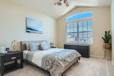 Image de Fully furnished Condo within 8 minutes to Uc Health or Ncmc