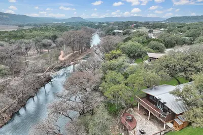 Image de 4 Bedroom River House in Canyon Lake, Texas - Walk to Whitewater Amphitheater