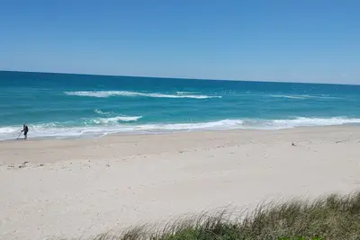 Image de Melbourne Beach Townhouse on oceanfront 1. 2 acre property